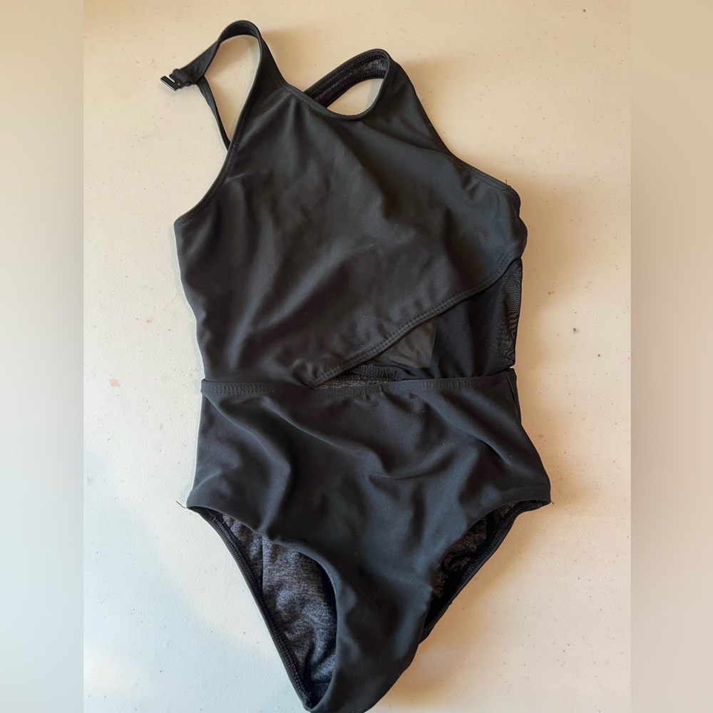 5 dance five the labels dance leo YL. GUC. Black